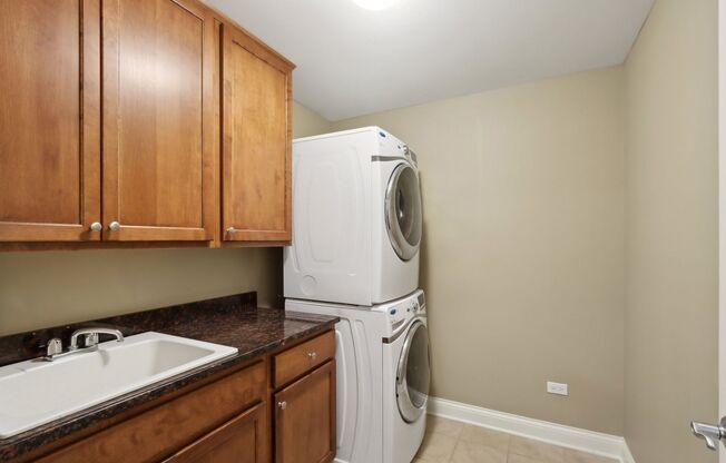 1 bed, 1.5 baths, 1,382 sqft, $2,400, Unit 426