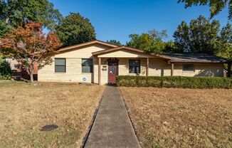 3 Bed / 2 Bath in Tulsa!