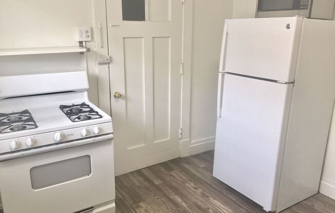 1 bed, 1 bath, 685 sqft, $1,285, Unit 21