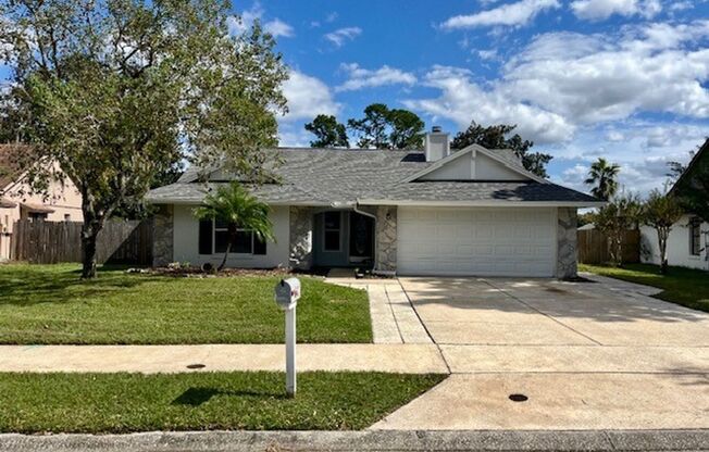 Adorable 3/2 located in Oviedo - Alafaya Woods! Move in READY!