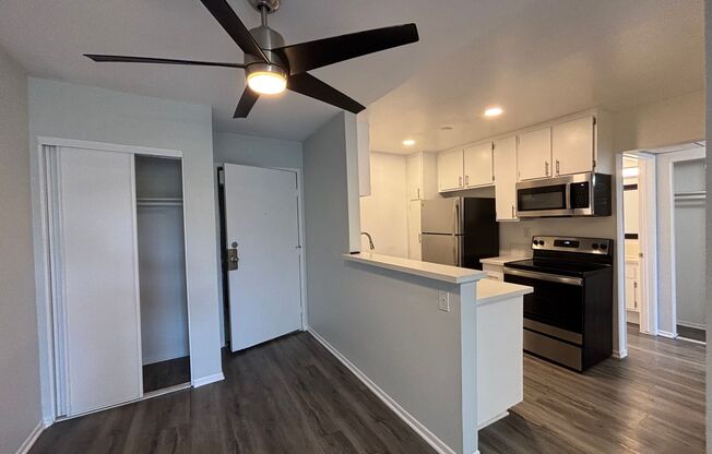 1 bed, 1 bath, 695 sqft, $1,598, Unit 301