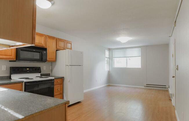 2 beds, 1 bath, 690 sqft, $2,800, Unit 200