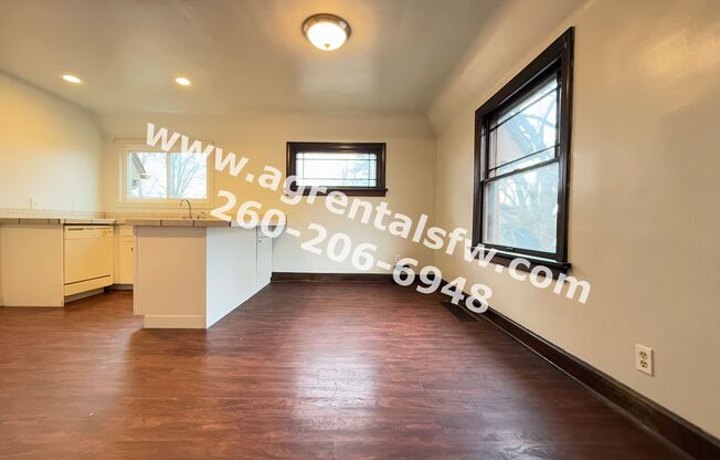 2 beds, 1 bath, 1,054 sqft, $925, Unit 716 W Packard Ave