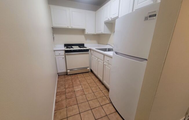 2 beds, 1 bath, $1,425, Unit 312