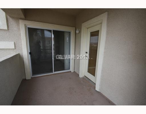 Beautiful Updated Condo in Prime Location with Garage!