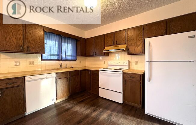 2 beds, 1 bath, 1,027 sqft, $825, Unit 1504 Aurora Dr A