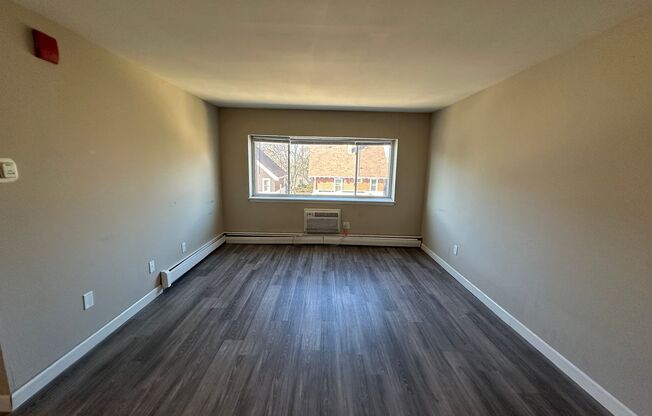 1 bed, 1 bath, $1,195, Unit 305