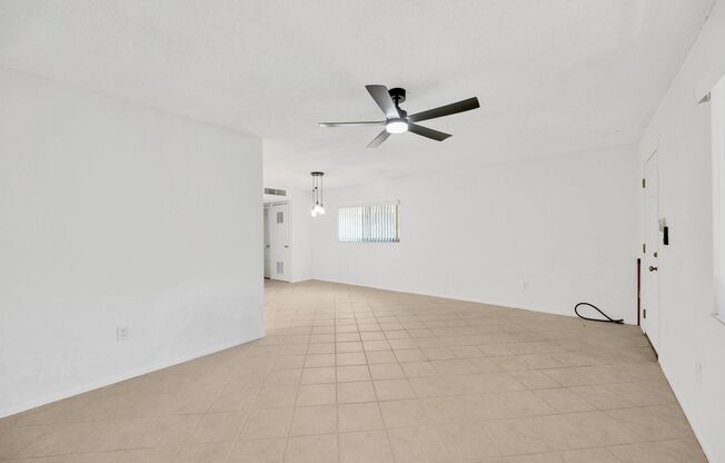 Charming 1-Bedroom Condo with Amenities in Prime Temple Terrace Location