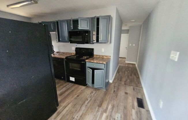 2 beds, 1 bath, $1,050