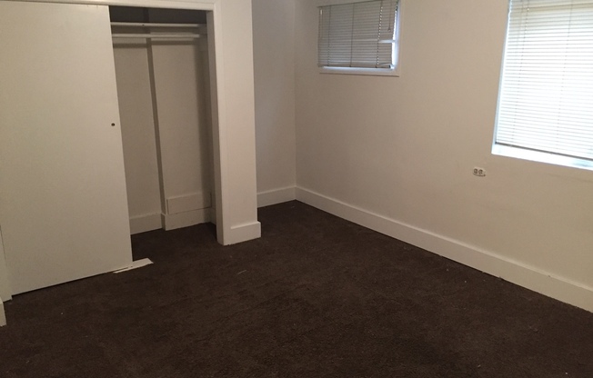 2 beds, 1 bath, 833 sqft, $950, Unit Dean 204 Downstairs