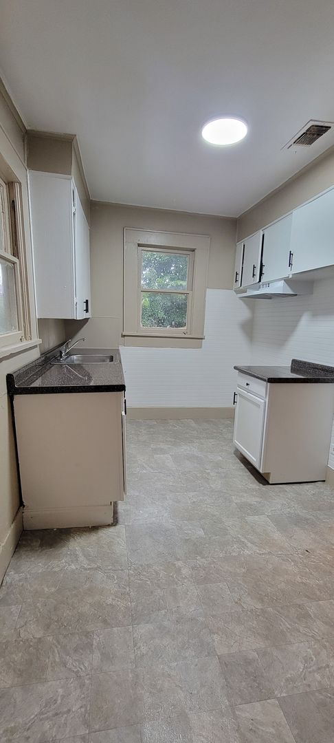 3 beds, 1 bath, $815