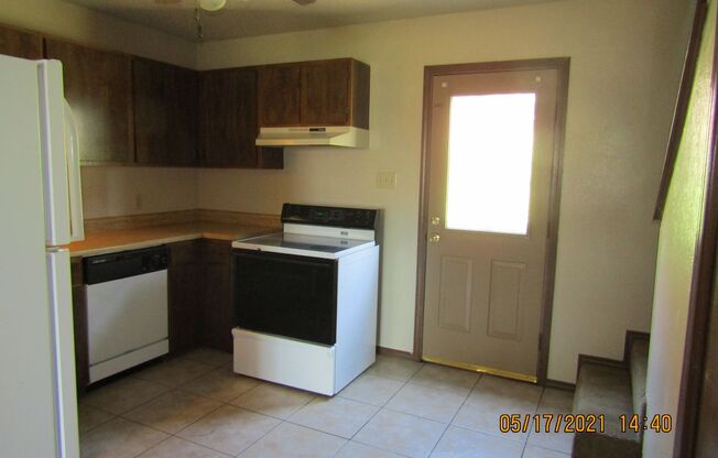 2 beds, 1 bath, 950 sqft, $825, Unit 2809 NW 46th Street Apt C