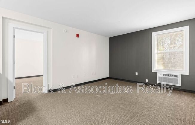 5104 Hollyridge Drive