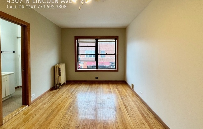 4307 N Lincoln Ave 2E
