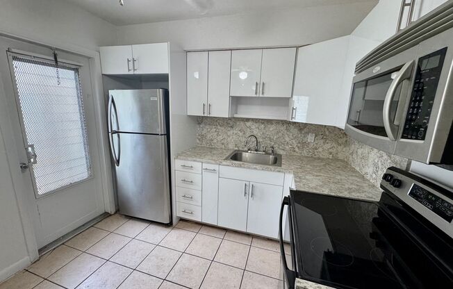 606 SW 8 ST