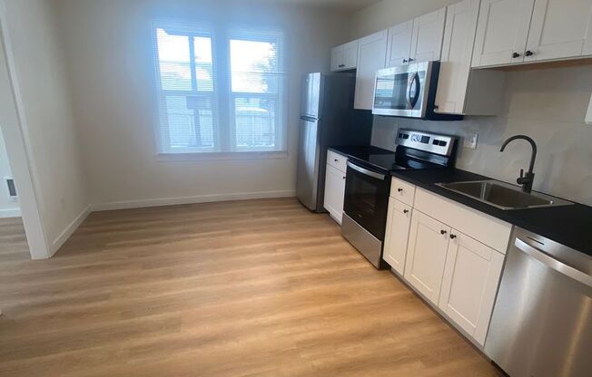 2 beds, 1 bath, $1,150, Unit 248 Broad St - #1