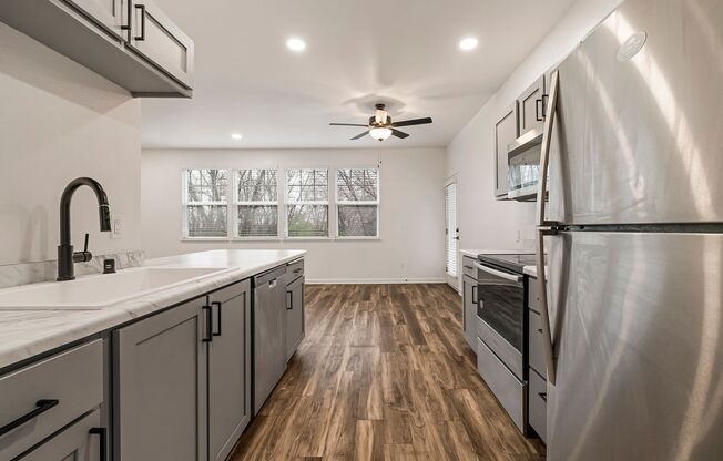 3 beds, 2 baths, 1,272 sqft, $2,125, Unit 231