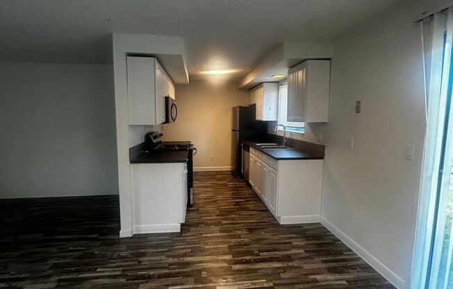 2 beds, 1 bath, 900 sqft, $1,595, Unit D