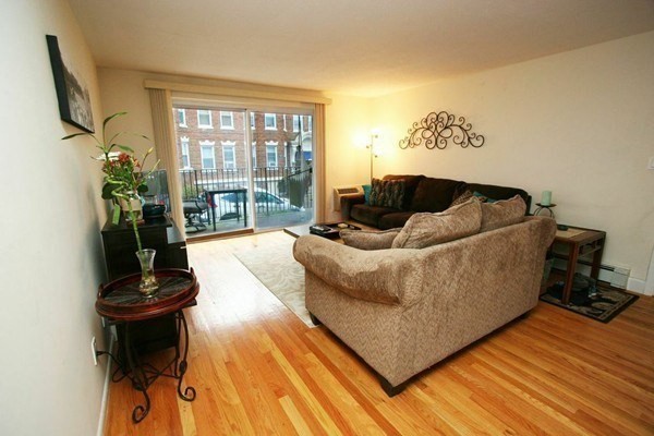 2 beds, 1 bath, 890 sqft, $3,100, Unit 14