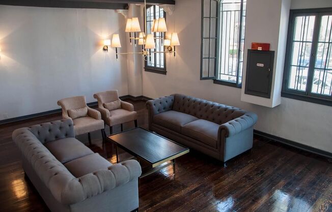 The Elmwood Apartments...Beautiful Apartments in the Heart of Koreatown!
