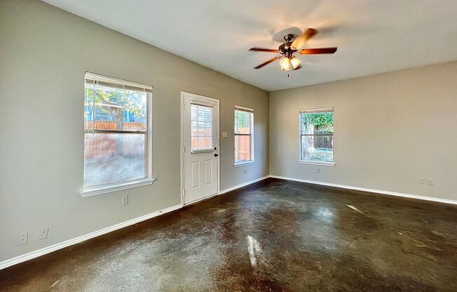 Townhouse in Woodlake Golf Vista!