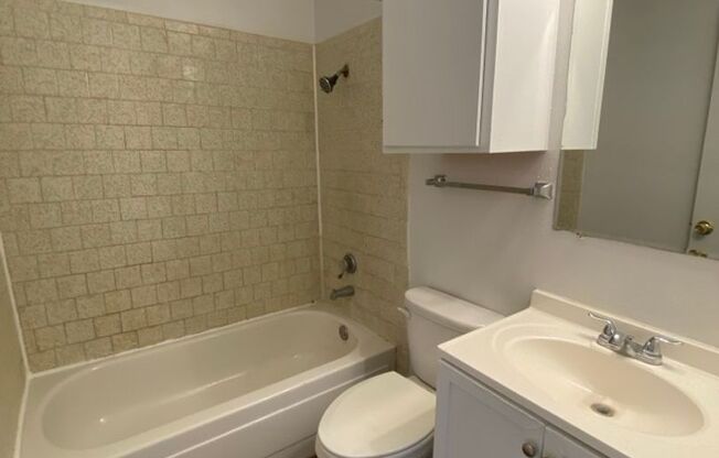 1 bed, 1 bath, 754 sqft, $625, Unit 902