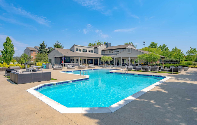 Grandview Apartments - Swimming Pool 2