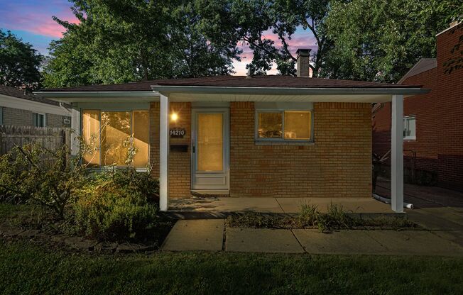 BEAUTIFUL 3 BED 1.5 BATH HOME  IN OAK PARK MI