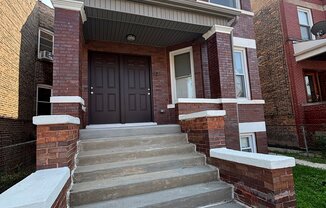 923 N DRAKE