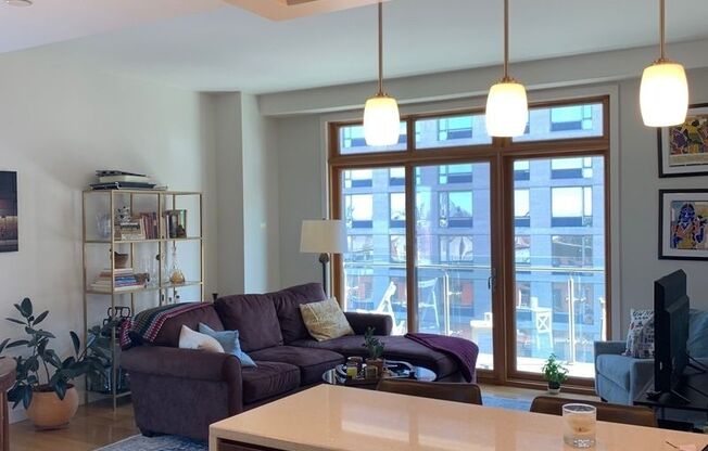 548 4 AVE