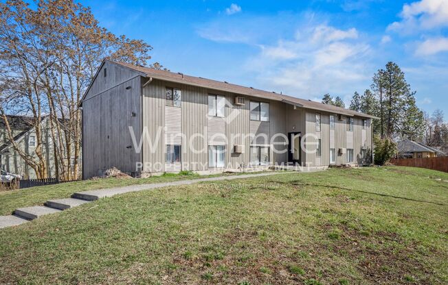 1111 E 8th