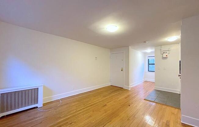 Studio, 1 bath, 400 sqft, $2,550, Unit 2F