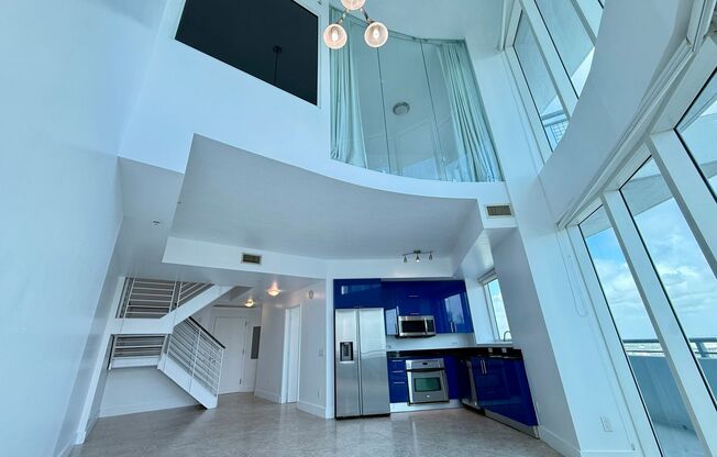 Fabolous 3 bed 3 bath condo located in the heart of Brickell!