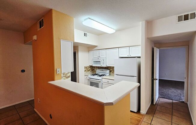 2 Beds and 2 full Bathrooms Condo for Rent