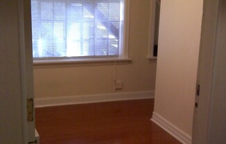 Studio, 1 bath, $895, Unit #B