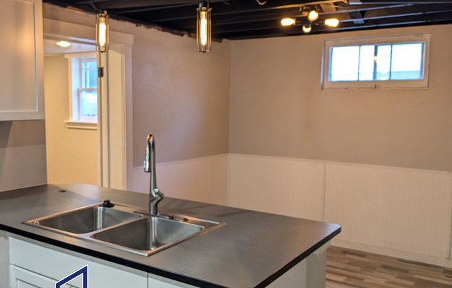 414 W 31 ST