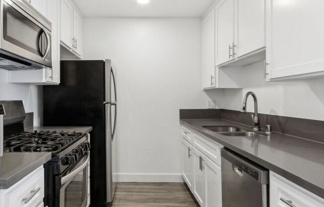 2 beds, 1 bath, 1,000 sqft, $1,998, Unit 15