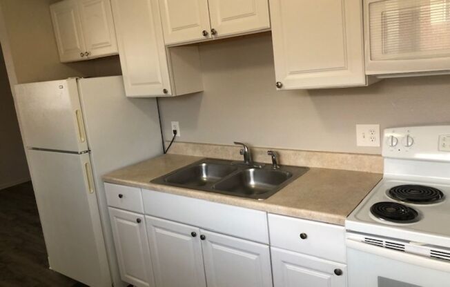 Updated 1 bed, 1 bath Apartment in Aurora!
