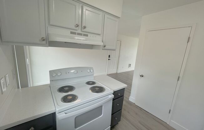 2 beds, 1 bath, 890 sqft, $1,495, Unit 15