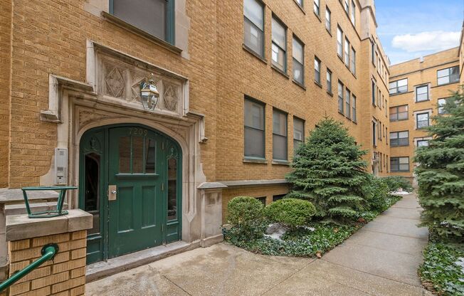 Spacious 2 Bedroom in South Shore