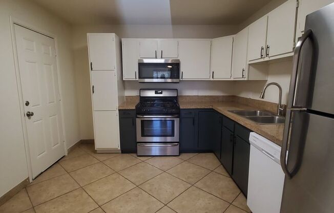 4 bedroom, 1.5 bath - North Phoenix - Big bkyd - 29th Street & Greenway
