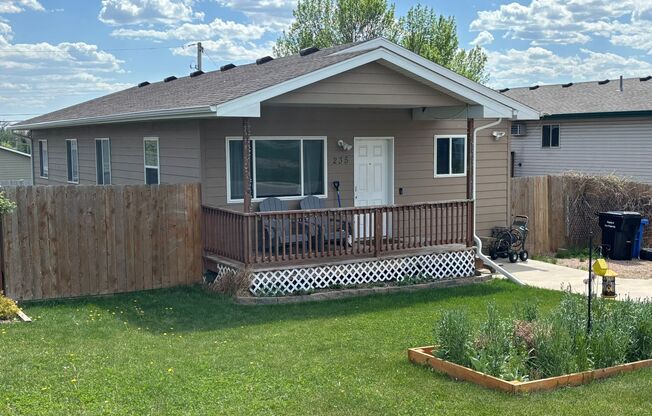 4 BED | 1 BATH | SINGLE-FAMILY | NORTH | FURNISHED