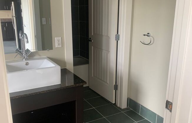 Studio, 2 baths, 887 sqft, $1,857, Unit 107