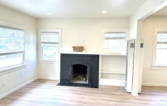 5 Bed/2 Full Baths W/Washer&Dryer Hook Ups!