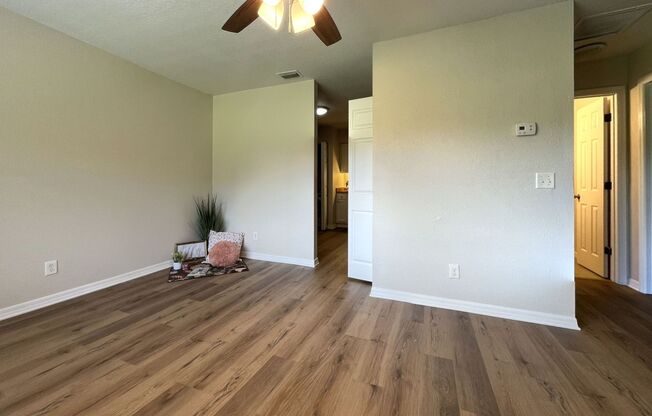 2 beds, 1 bath, 780 sqft, $1,299, Unit 4291-2
