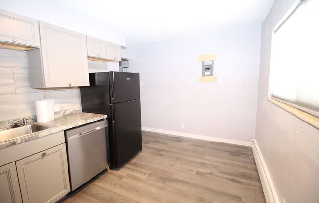 2 beds, 1 bath, 800 sqft, $1,235, Unit #1