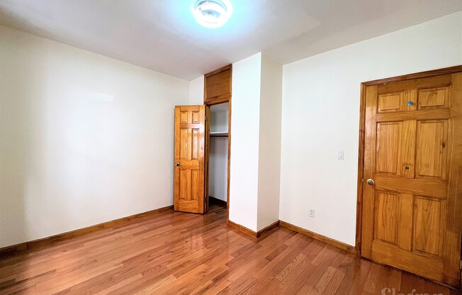 3 beds, 1 bath, $4,000, Unit 4-B