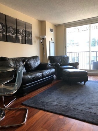 2 beds, 2 baths, 983 sqft, $4,500, Unit 1221