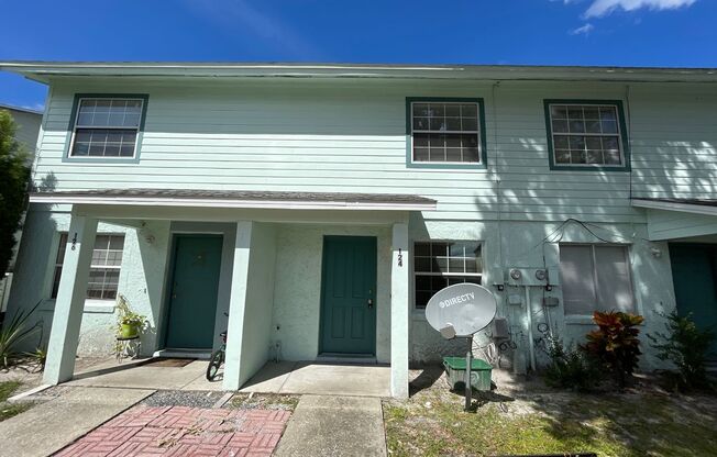 BEAUTIFUL 2 Bed/2 Bath Townhome in Winter Springs! Lawn Care INCLUDED!