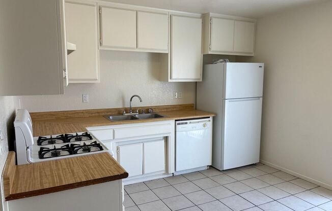 2 beds, 2 baths, $1,300, Unit C